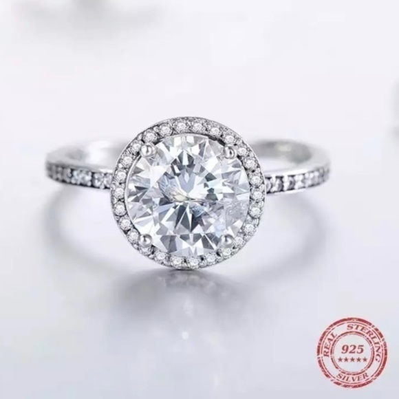 925 Sterling Silver Vintage Round Cubic Zirconia Ring - Picture 4 of 5